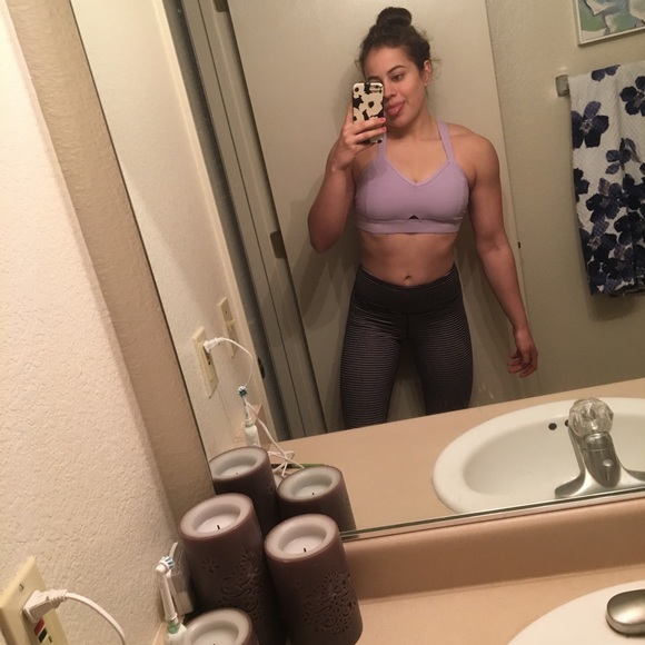 Meet your Posher, Nicole - Picture 2 of 7